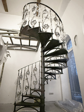 Чугунная винтовая лестница "Конверсия", фото 1
